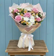 Букет цветов из:  Гвоздики, Орхидеи и Розы #REPLACE_PRED# Сосновское