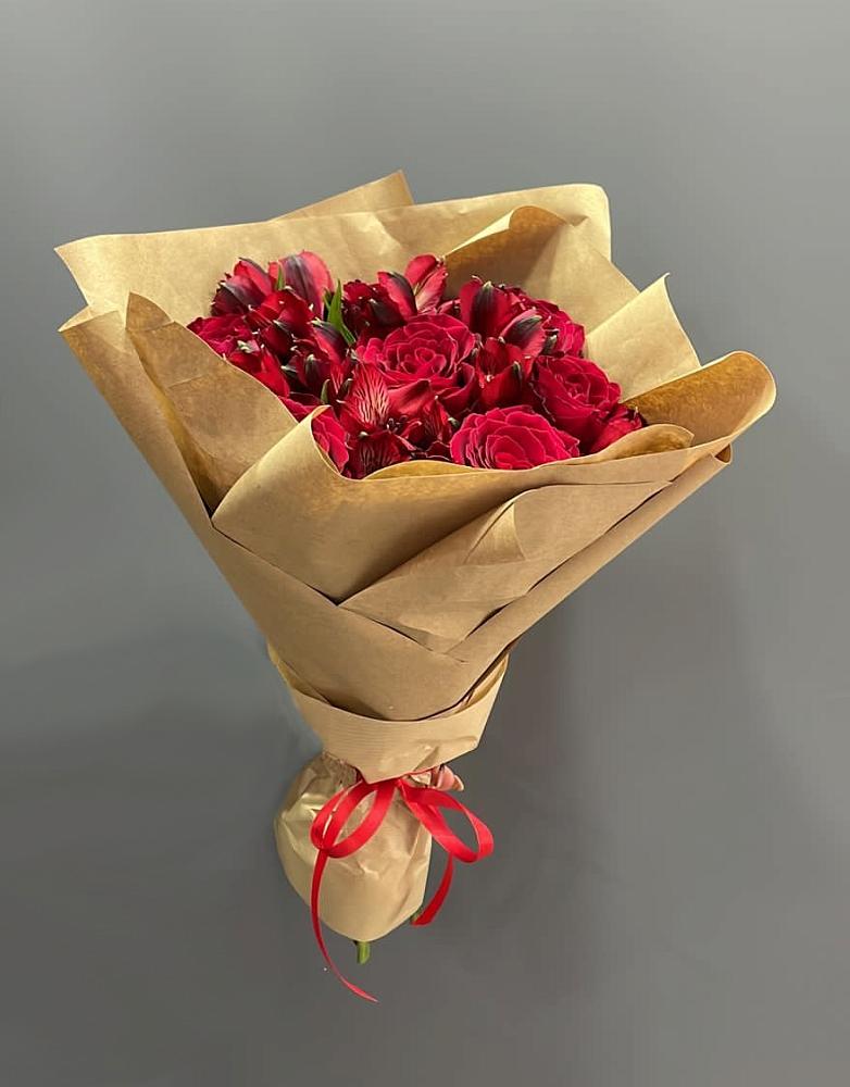 Букет цветов из: Альстромерии и Розы в Сосновское