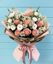 Букет цветов из:  Розы, Альстромерии и Лизиантусы в Сосновское