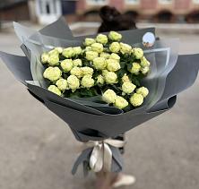 Букет Белые кустовые розы Солинеро в Сосновское