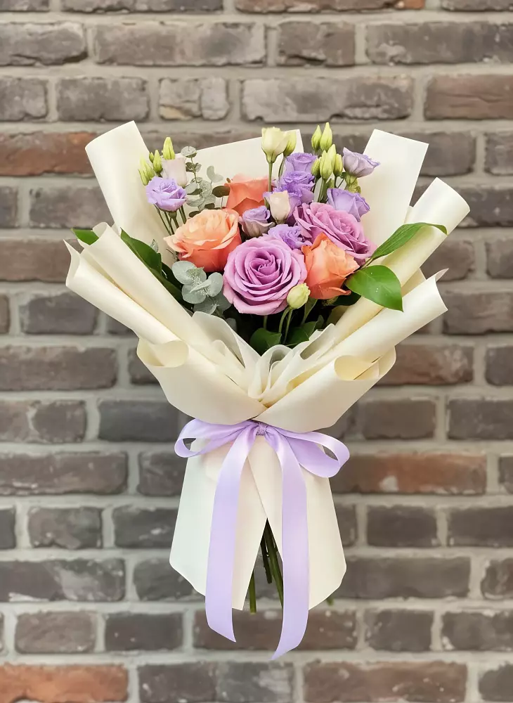 Букет цветов из: Лизиантусы и Розы в Сосновское