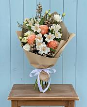 Букет цветов из:  Альстромерии, Лизиантусы, Розы и Хризантемы в Сосновское
