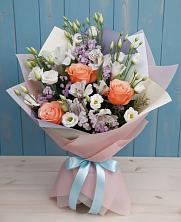 Букет цветов из:  Лизиантусы, Розы, Альстромерии и Гипсофила в Сосновское