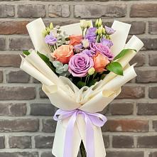 Букет цветов из:  Лизиантусы и Розы в Сосновское