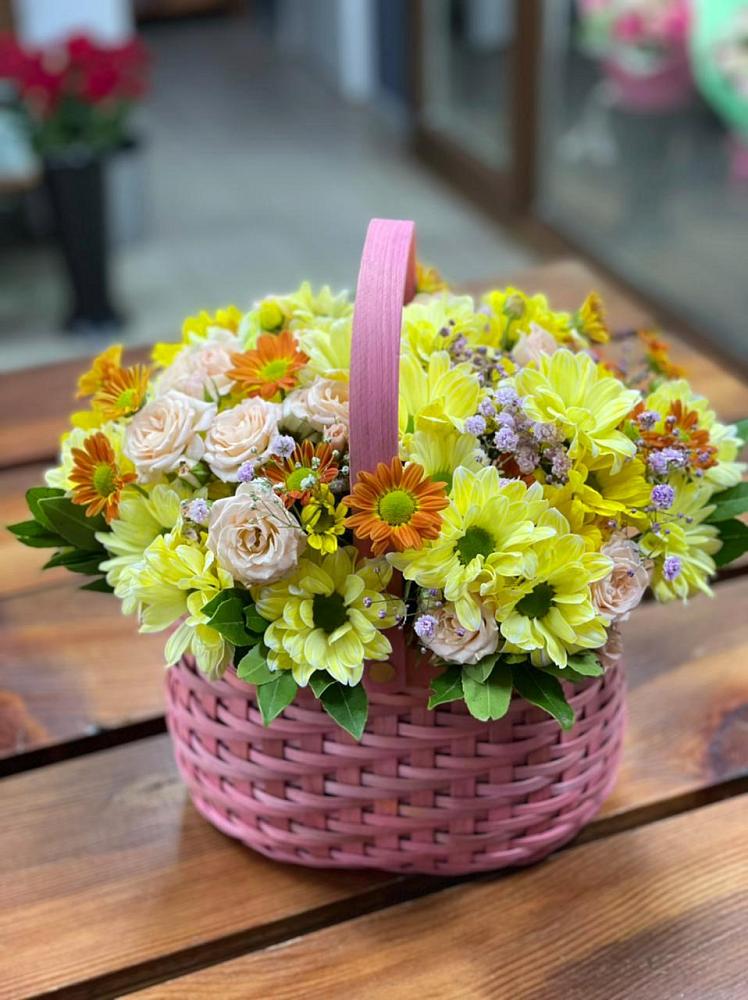 Цветочная композиция из Хризантемы и Розы в корзине в Сосновское