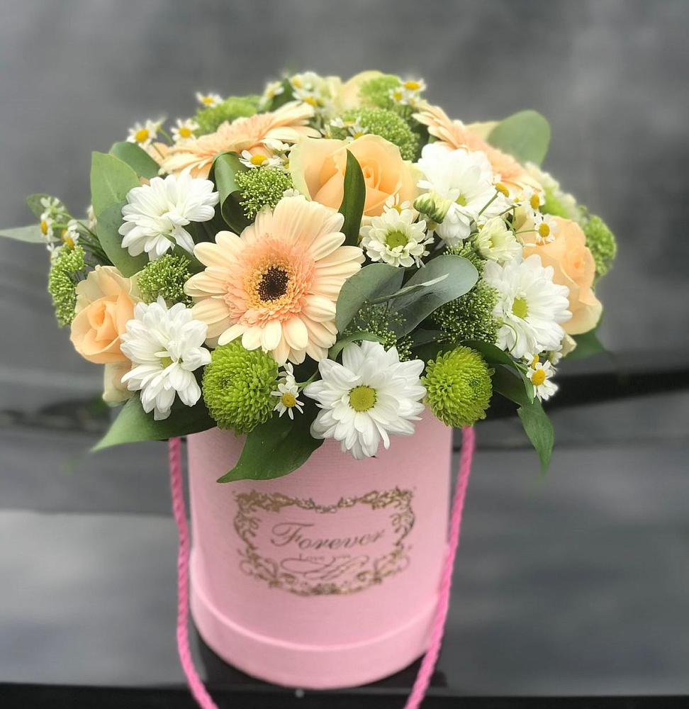 Цветочная композиция из Розы, Герберы и Хризантемы в шляпной коробке в Сосновское